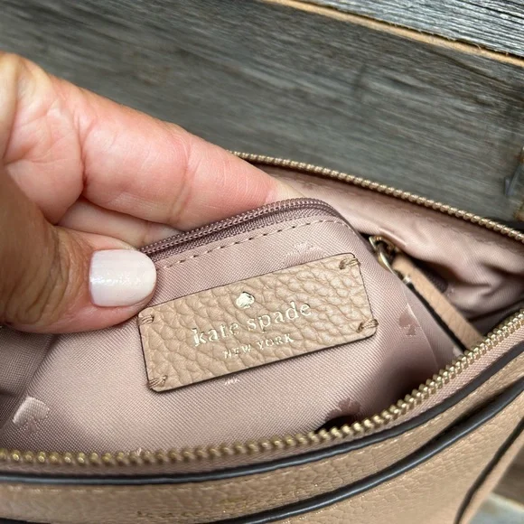 Kate Spade crossbody bag with adjustable strap in good condition - Picture 6 of 7